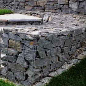 kamień granitowy kolor , łamany, różne rozm.10-20cm gabion