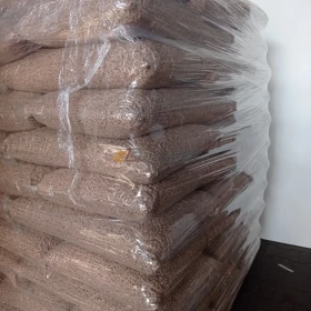 Pellet sosna  ;  28zł  = worek 15kg