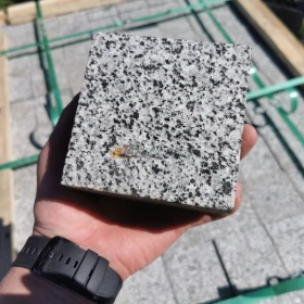 Kotka Granitowa Jasno SZARA cięta płomieniowana na podjazdy, drogi, ścieżki, tarasy - Promocja !!!