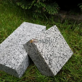 Kotka Granitowa Jasno SZARA cięta płomieniowana na podjazdy, drogi, ścieżki, tarasy - Promocja !!!