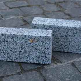 Kotka Granitowa Jasno SZARA cięta płomieniowana na podjazdy, drogi, ścieżki, tarasy - Promocja !!!