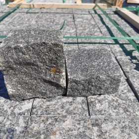 Czarna Kostka Granitowa łupana 8/11 na podjazdy , drogi, ścieżki