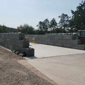 Bloki betonowe MON typu Lego – solidne, szybkie budowanie! | Pol-Krusz