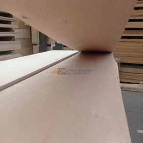 Sklejka surowa ; PASY ; 6,5mm 405mm x 2000mm
