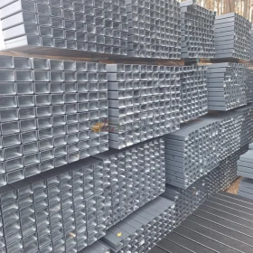 ogrodzenia panelowe 2D, 3D, panele, słupki, podmurówka, ceowniki, obejmy PRODUCENT