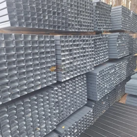 Słupki ogrodzeniowe wymiary 60/40 80/80 100/100 obejmy ogrodzeniowe panele pustaki bramy.