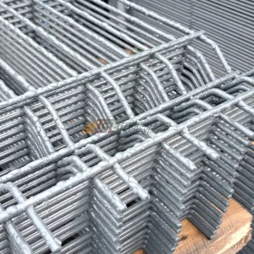 Ogrodzenie panelowe 153/4 + słupek 60/40/1.2 230 + podmurówka h25/250 + ceownik h25+ komplet obejm 